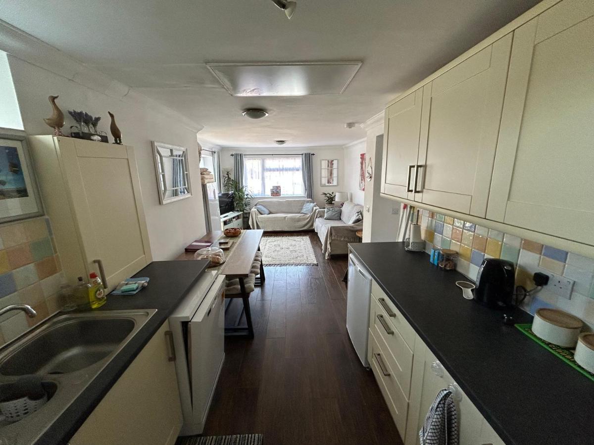 The Garden Flat At Wynncroft Apartment *