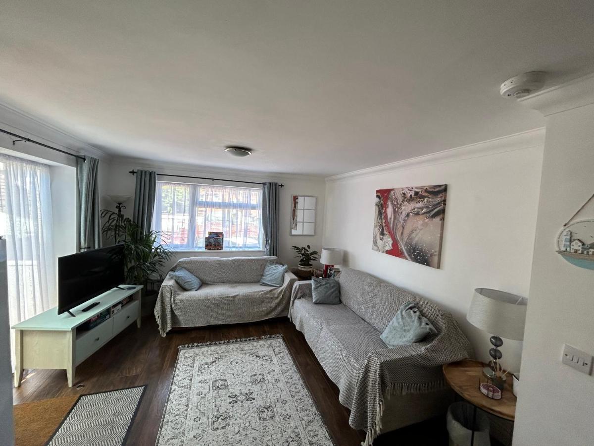 The Garden Flat At Wynncroft Apartment